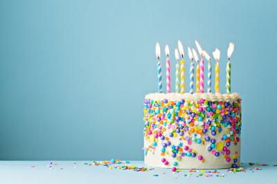 Rich cream cake with Gems